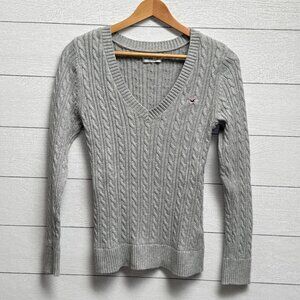 Hollister | Women's Soft Grey Cable Knit Sweater – Y2K Preppy Casual | Size M